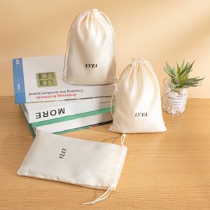 Sacs en satin épais personnalisés avec logo imprimé, sacs cadeaux de luxe avec cordon de serrage - Product Image 3