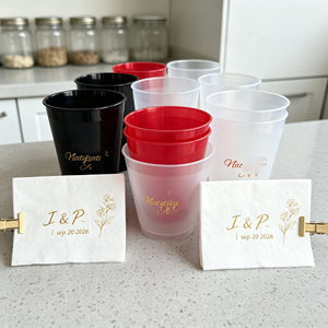 Gobelets carrés en plastique PP rigide transparents de 16oz, 20oz, 32oz avec logo personnalisé pour thé au lait à bulles Boba, avec serviette – Vente en gros - Product Image 1