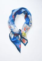 Écharpe en viscose florale teinte à l'aquarelle, personnalisable en gros, un accessoire rafraîchissant pour l'ambiance estivale