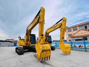 Excavadora Komatsu PC220 usada, versátil y potente, ideal para trabajos de excavación de cimientos y manejo de materiales. - Product Image 2