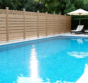 โซลูชั่น<span class=keywords><strong>รั้ว</strong></span>กลางแจ้งที่เหนือชั้น ทนทานต่อรังสียูวี ทนต่อการกัดกร่อน ทนไฟ ทนต่อสภาพอากาศ เหมาะสำหรับพื้นที่ริมสระน้ำและชายฝั่ง <span class=keywords><strong>รั้ว</strong></span> WPC - Product Image 1