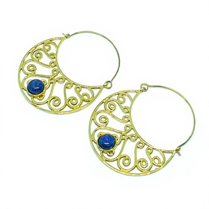Boucles d'oreilles créoles bohèmes en laiton avec pierre naturelle lapis-lazuli plaqué or, cadeau d'anniversaire pour femme, vente en gros - Product Image 3