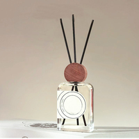 Vaporisateur extérieur personnalisé clair 120ml 200ml 300ml Bouteilles de diffuseur en verre à épaulement rond et carré plat