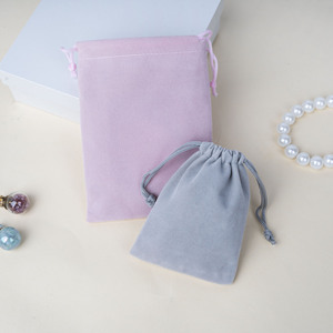 Bolsa de Terciopelo Blanca Personalizada para Joyería, Ecológica, con Cordón y Logotipo - Product Image 3