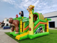 Château gonflable commercial Jungle Safari avec toboggan, gorille géant, girafe, toucan, perroquet, pour location événementielle