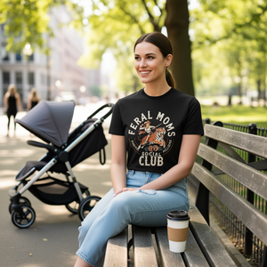 Camiseta Feral Moms Social Club, camiseta moderna para mamá, camiseta para mamá - Product Image 3