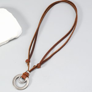 Collier vintage pour <span class=keywords><strong>homme</strong></span> avec pendentif cercle en métal et chaîne en cuir véritable – Idée cadeau - Product Image 4