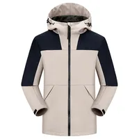 Veste softshell noire minimaliste à capuche, doublure en mesh, poches diagonales, coupe-vent d'extérieur, logo personnalisé
