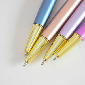 O & Q Fabricantes Pluma de diseño de dibujos animados Sueño Unicornio Colgante Bolígrafo con arena de cristal brillante para regalos de niñas estudiantes - Product Image 3