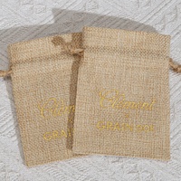 Pochette de jute en toile de jute imprimée avec logo personnalisé, cadeau de Noël en toile de jute avec café et cordon de serrage, sac de bonbons en lin brun