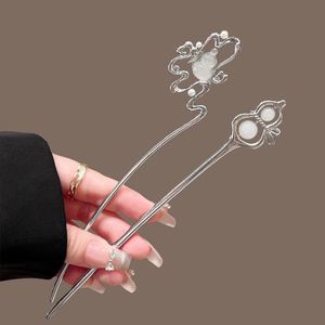 กิ๊บติดผมรูปน้ำเต้าหยกเมฆมงคลประดับมูนสโตนสไตล์จีนสำหรับสาวๆ - Product Image 1