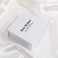 Neue Anpassbare Logo-Geschenkbox 9 * 9 * 3,5cm mit Magnetverschluss für Ringe, Armbänder, Ohrringe, Halsketten, Schmuckbox-Set Verpackung