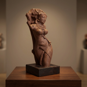 Statuette historique du 10ème siècle représentant la Fille de l'Arbre Sacré – Artefact de niche de temple ancien - Product Image 2