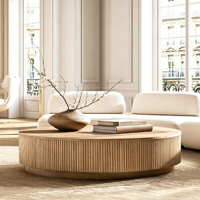 Table basse en marbre naturel, style campagnard américain, avec plateau rond, structure en bois massif noyer, meuble central pour salon de villa