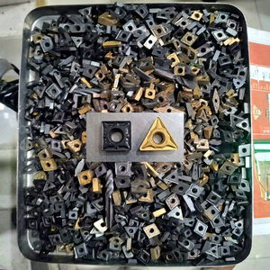 Meilleurs débris de carbure de tungstène de formes mixtes, de haute qualité, formes et tailles variées, particules standard pour usage industriel - Product Image 1