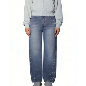 Jean décontracté élégant pour femme en denim bleu délavé avec strass, coupe droite, collection automne - Product Image 4
