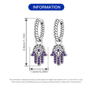 Les boucles d'oreilles en forme de main porte-bonheur violettes sont le cadeau idéal pour la Saint-Valentin, un anniversaire ou un anniversaire de mariage pour une fille. - Product Image 2