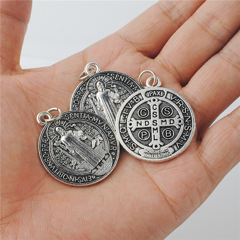 Catholic 32*37mm Zinc Alloy St.Benedict Medal with Jump Ring in Antique Silver Plated Pendant for Religious Jewelry Making