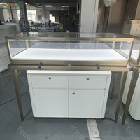 Comptoir de présentation de bijoux en gros avec dessus en verre trempé, éclairage LED, armoire en bois, vitrine pour bagues et colliers, ensemble de vente au détail