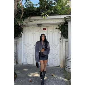 Manteau court anthracite en fausse fourrure avec soie et laine, motif teint et imprimé, décoration boutonnée, grande taille - Product Image 2