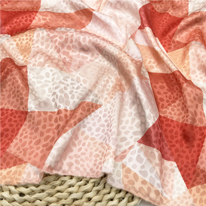 Tissu Sergé de Satin de Polyester Soyeux, Imprimé Numérique Italien Floral Mat, Jacquard <span class=keywords><strong>Soie</strong></span> Satin pour Robes de Mariée pour Filles - Product Image 1