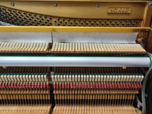 Piano Vertical Acústico Negro K48 de Fábrica para Músicos Profesionales, Piano Japonés de Segunda Mano, Madera Sólida - Product Image 4