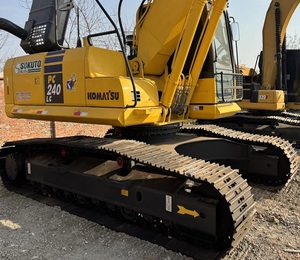 Podeux accueillir différents accessoires  Faible nombre d'heures de fonctionnement  Komatsu PC240LC  PC240  24 tonnes  Grande excavatrice d'occasion pour la construction/bâtiment - Product Image 6