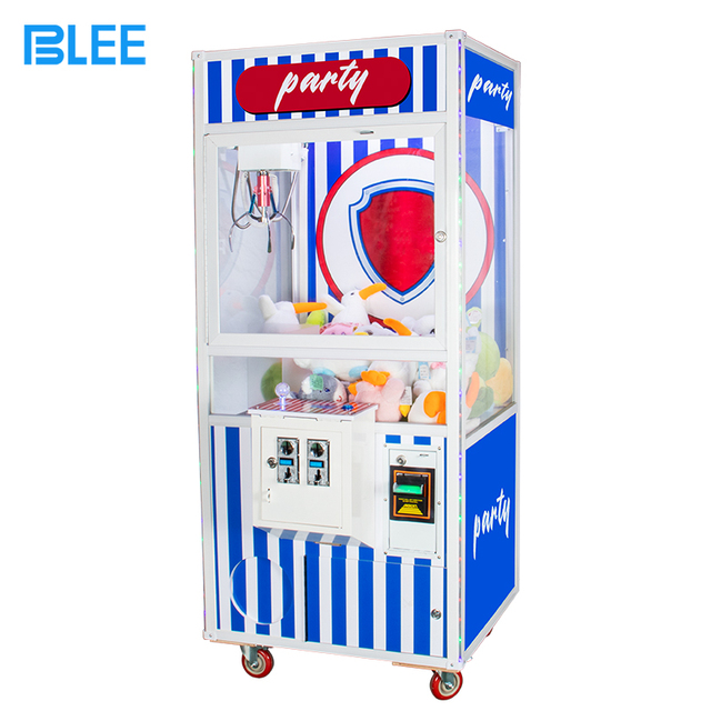 Profesional Toy Claw Machine Cute Coin Operated Wood Doll Claw Machine Custom Game Token Claw Machine