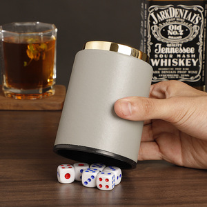 Juego de <span class=keywords><strong>Yatzy</strong></span> de Cinco Dados en Oferta 2026, Vaso para Dados de Cuero PU con Dados Incluidos - Product Image 5