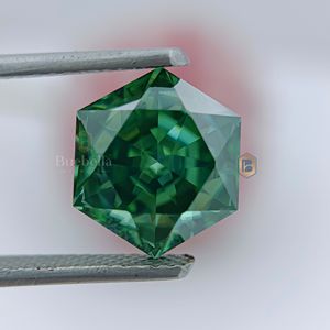 Joyería de corte esmeralda moissanita 20.0ct hecha a mano, Diamantes Sueltos hexagonales verdes de 1.0ct, joyería certificada VVS1, favorito de los entusiastas - Product Image 1