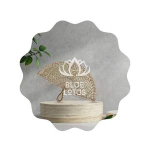 Abanico de Mano de Pasto Marino, Clásico, Hecho a Mano - Product Image 1