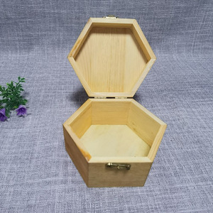 Caja de Regalo de Madera Hexagonal con Tapa Abatible, Color Madera Natural, Caja de Almacenamiento para Joyería - Product Image 1