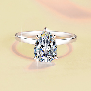 Anillos de Compromiso y Matrimonio Personalizados de Plata de Ley 925 con Baño de Oro de 18k, con Moissanita VVS1 en Corte Pera, Delicados y Modernos - Product Image 3
