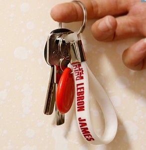 Porte-clés en silicone personnalisé OEM de haute qualité, pas de minimum de commande, prix le plus bas - Product Image 6