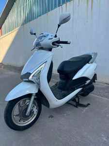 Motocicleta <span class=keywords><strong>Honda</strong></span> Yujia110 Usada, Motocicleta de Carreras a Gasolina China para Desplazamientos Urbanos con Características de Scooter de Pedales, Scooters a Gasolina - Product Image 1