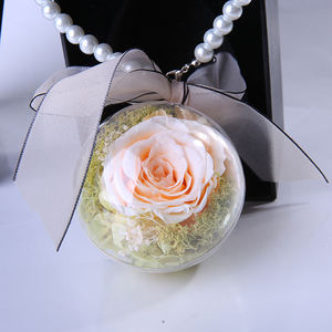 Coffret Cadeau Fête des Mères et Anniversaire : Porte-clés Globe à Neige en Acrylique avec Rose Éternelle Préservée – Accessoire Floral Longue Durée - Product Image 3