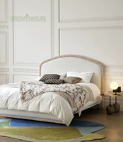 Lit moderne en tissu rembourré avec cadre en acier et dossier haut, style crème français, tailles King/Queen 1,8m/1,5m, design durable