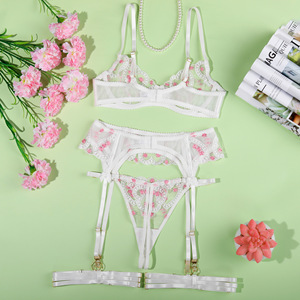 Ensemble de lingerie sexy en maille transparente brodée en forme de cœur, ensemble soutien-gorge et culotte pour femmes - Product Image 6