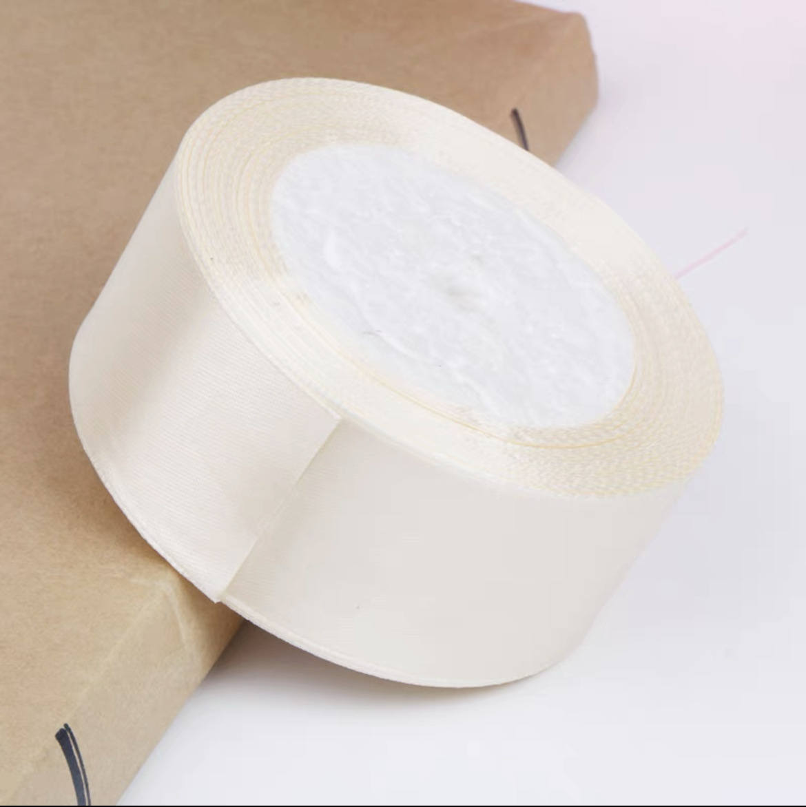 4 cm [blanc laiteux] 25 mètres