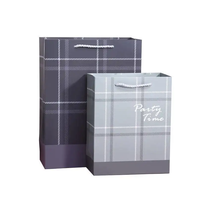 Großhandel Luxus Mattschwarz Geschenk, Shopping Papiertüte Custom Printing Verpackung Taschen mit Logo für Kleidung/