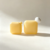 Vente en gros de flacons en plastique carrés jaunes de 40/60 ml, pour démaquillant, crème solaire, sérums, lotions, flacons cosmétiques rechargeables