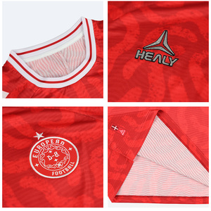 Camiseta de Fútbol Personalizada con Diseño Rojo Estampado y Detalles Blancos, 100% Poliéster, Manga Corta, Transpirable y de Secado Rápido - Product Image 3