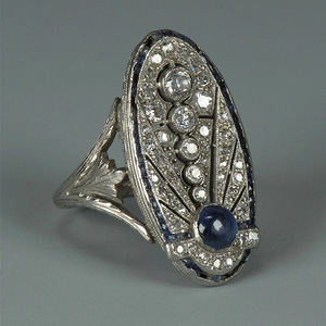 Anello Vintage Hollow Palace da donna con accenti in pietra blu reale, elegante gioiello da dito alla moda - Product Image 3