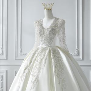 ओफेलीसा लक्जरी शाही राजकुमारी सैटिन गेंद का गाउन, जो भव्य समारोहों के लिए फूलों की लंबी आस्तीन के फीके साथ बिच गया - Product Image 4