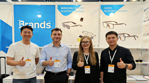 Lunettes Intelligentes U5 AI avec Caméra 8MP, Étanchéité IP65, Appel Vidéo, Traduction, Batterie 300mAh, Contrôle Tactile, Haut-parleur, Étui de Charge Connecté - Product Image 6