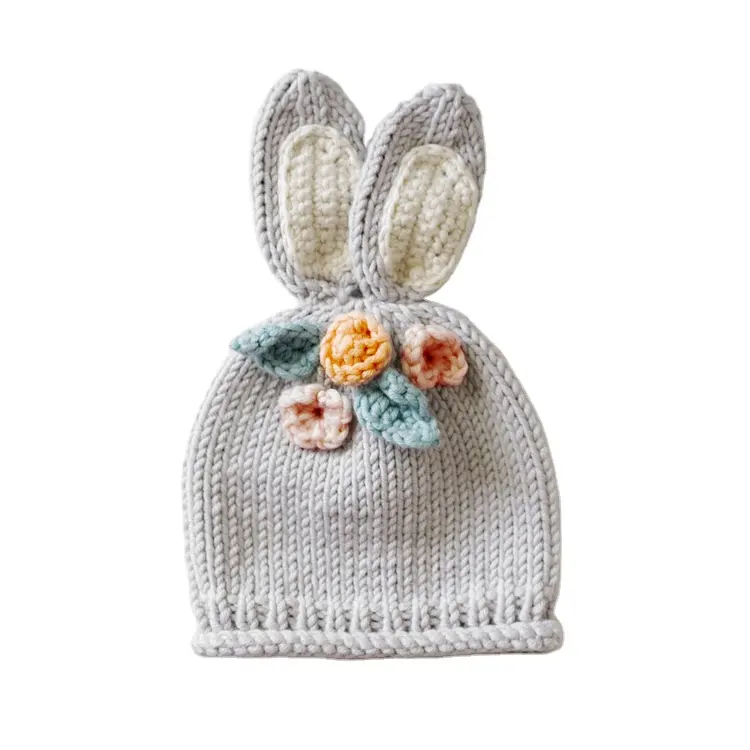 Modello adorabile fatto a mano dell'uncinetto del cappello del coniglietto del bambino del bambino adorabile fatto a mano 100% per pasqua