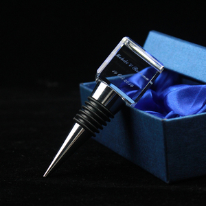 Bouchons de vin en verre cristal de haute qualité Bouchons de vin personnalisés Bouchons de bouteille en cube pour les souvenirs d'affaires - Product Image 5