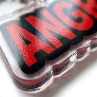 Porte-clés en acrylique personnalisé HanXin avec texte « Angry Text », imprimé UV, lettres rouges épaisses, breloque de sac, crochet, vente en gros, fournisseur d'usine