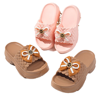 Pantoufles plates d'extérieur pour la maison Sandales de plage d'été pour filles Plate-forme respirante Pantoufles de mode Classique anti-odeur de haute qualité pour dames