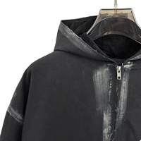 C'est beaucoup de sweat-shirt pour homme en molleton Terry délavé à l'acide, effet vieilli, déchiré, craquelé et usé, style vintage et délavé au soleil.